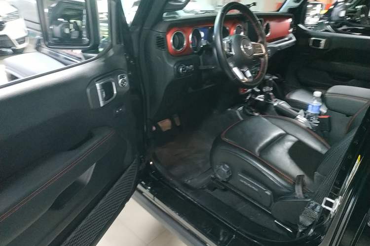 Used Jeep Wrangler 2019 2.0T Rubicon Four-Door Version China VI Emission Standard Interior 3