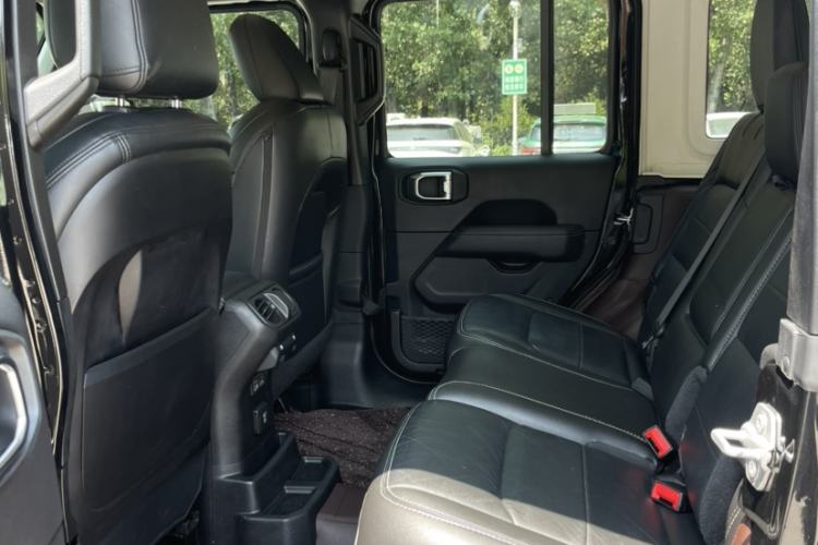 Used Jeep Wrangler 2019 2.0T Sahara 4-Door Version China V Standard Interior 3