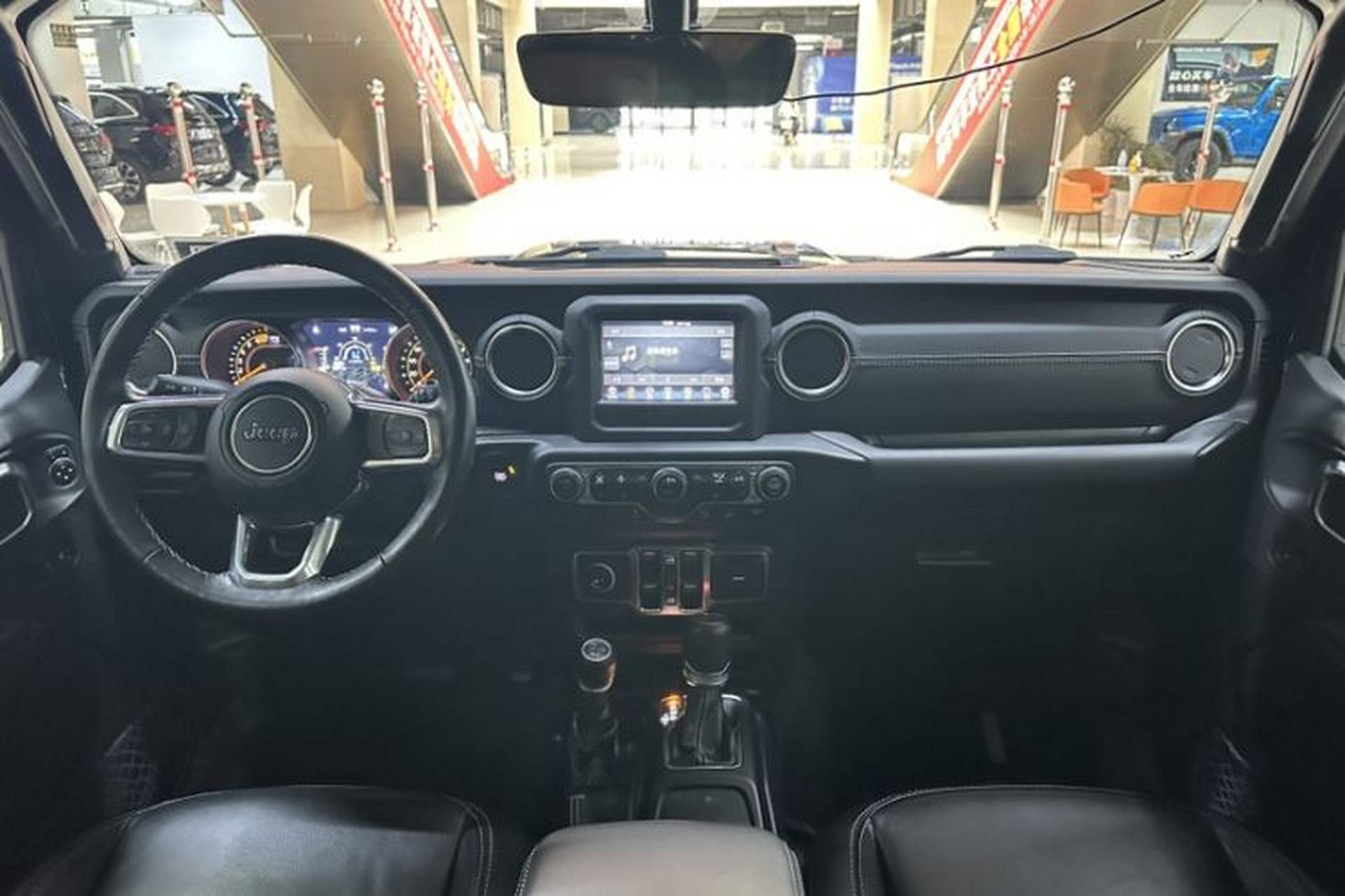 Used Jeep Wrangler 2019 2.0T Sahara Four-Door Version China VI Emission Standard Interior 3