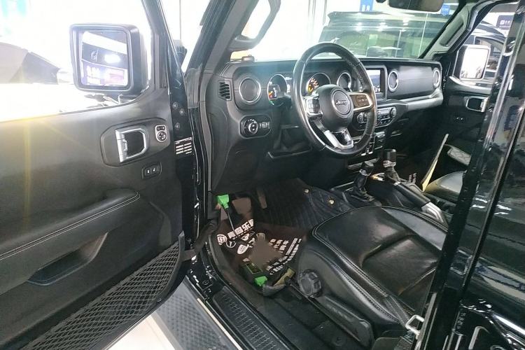 Used Jeep Wrangler 2019 2.0T Sahara Four-Door Version China VI Emission Standard Interior 3