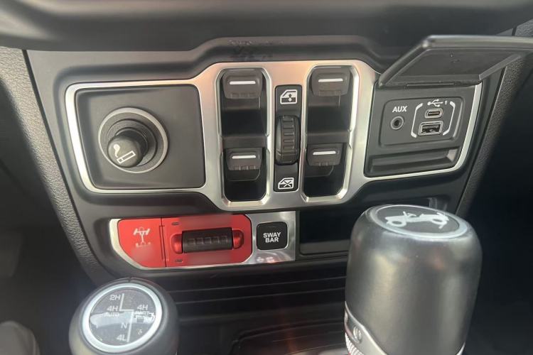 Used Jeep Wrangler 2019 2.0T Rubicon Four-Door Version China VI Emission Standard Interior 4