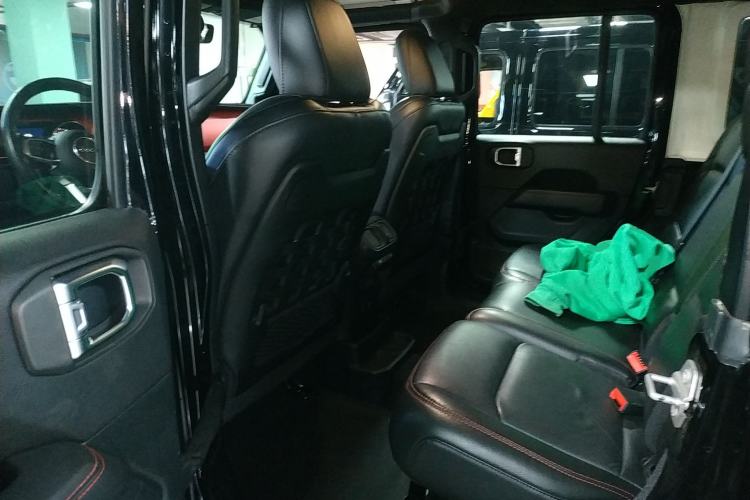 Used Jeep Wrangler 2019 2.0T Rubicon Four-Door Version China VI Emission Standard Interior 4