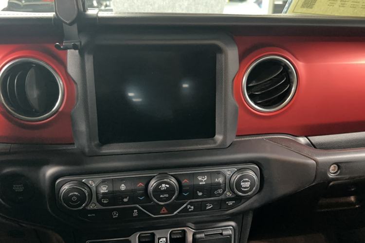 Used Jeep Wrangler 2019 2.0T Rubicon Four-Door Version China VI Emission Standard Interior 4
