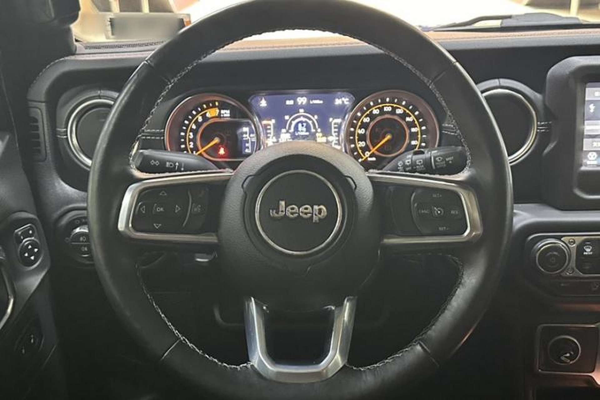 Used Jeep Wrangler 2019 2.0T Sahara Four-Door Version China VI Emission Standard Interior 4