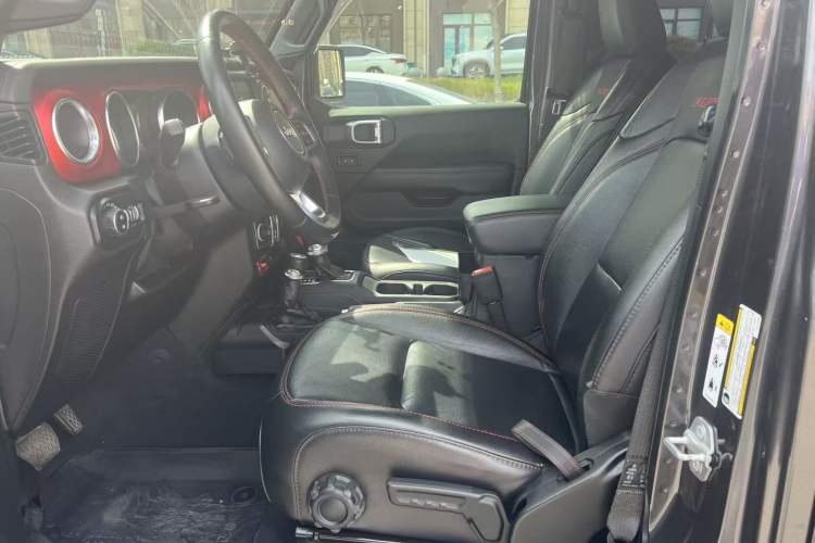 Used Jeep Wrangler 2019 2.0T Rubicon Four-Door Version China VI Emission Standard Interior 5