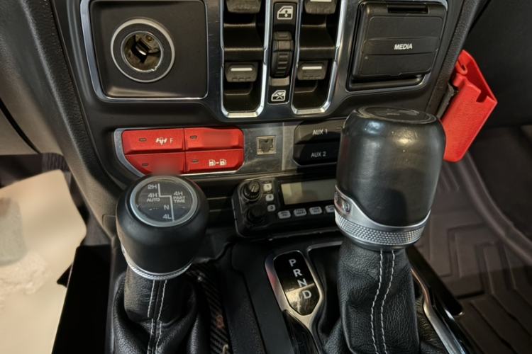 Used Jeep Wrangler 2019 2.0T Sahara Four-Door Version China VI Emission Standard Interior 5