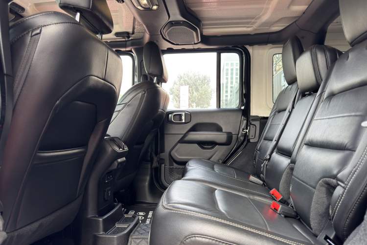 Used Jeep Wrangler 2019 2.0T Sahara Four-Door Version China VI Emission Standard Interior 5