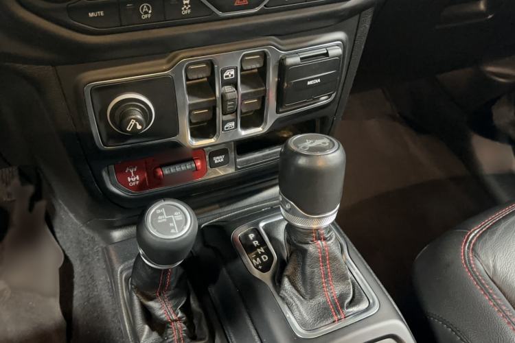Used Jeep Wrangler 2019 2.0T Rubicon Four-Door Version China VI Emission Standard Interior 5
