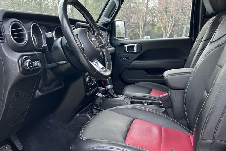 Used Jeep Wrangler 2019 2.0T Sahara Four-Door Version China VI Emission Standard Interior 6