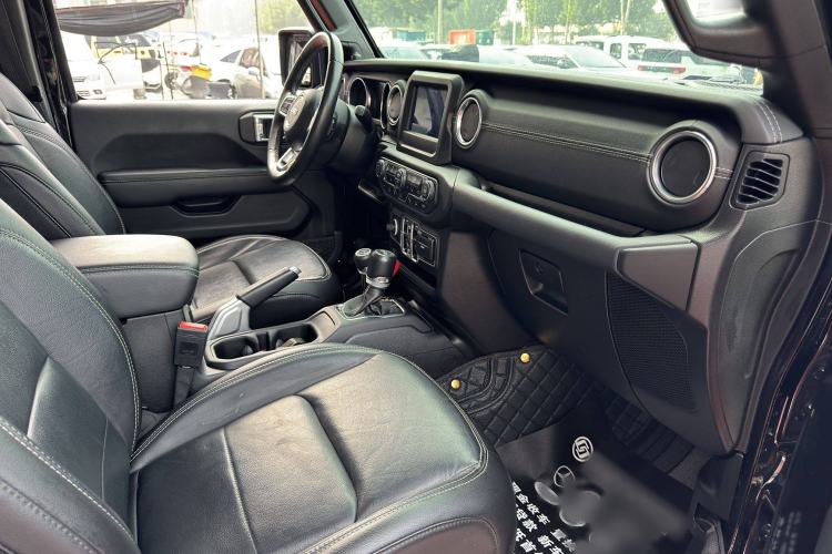 Used Jeep Wrangler 2019 2.0T Sahara Four-Door Version China VI Emission Standard Interior 6