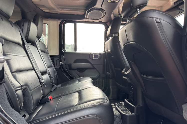 Used Jeep Wrangler 2019 2.0T Sahara Four-Door Version China VI Emission Standard Interior 7