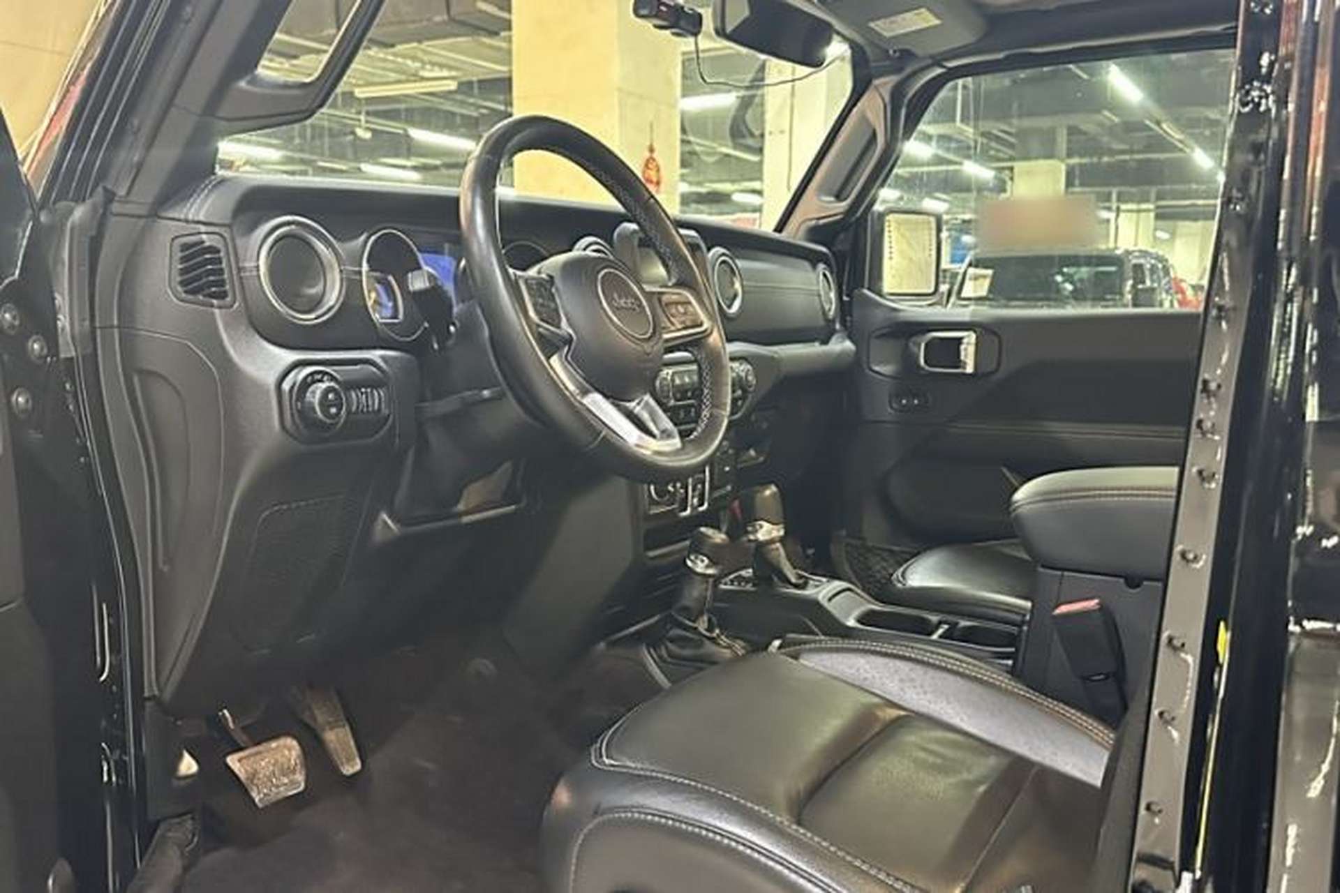 Used Jeep Wrangler 2019 2.0T Sahara Four-Door Version China VI Emission Standard Interior 7