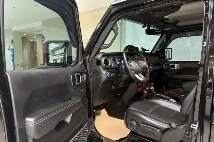 Used Jeep Wrangler 2019 2.0T Sahara Four-Door Version China VI Emission Standard Interior 8