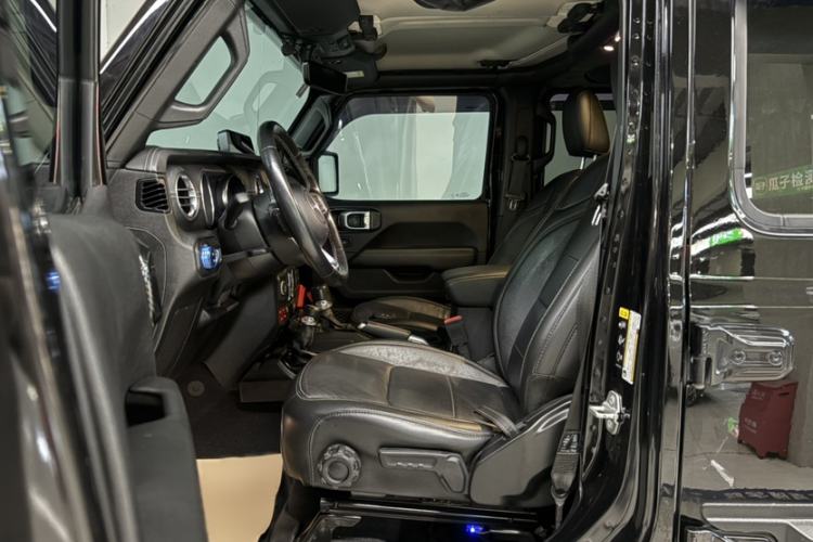 Used Jeep Wrangler 2019 2.0T Sahara Four-Door Version China VI Emission Standard Interior 9