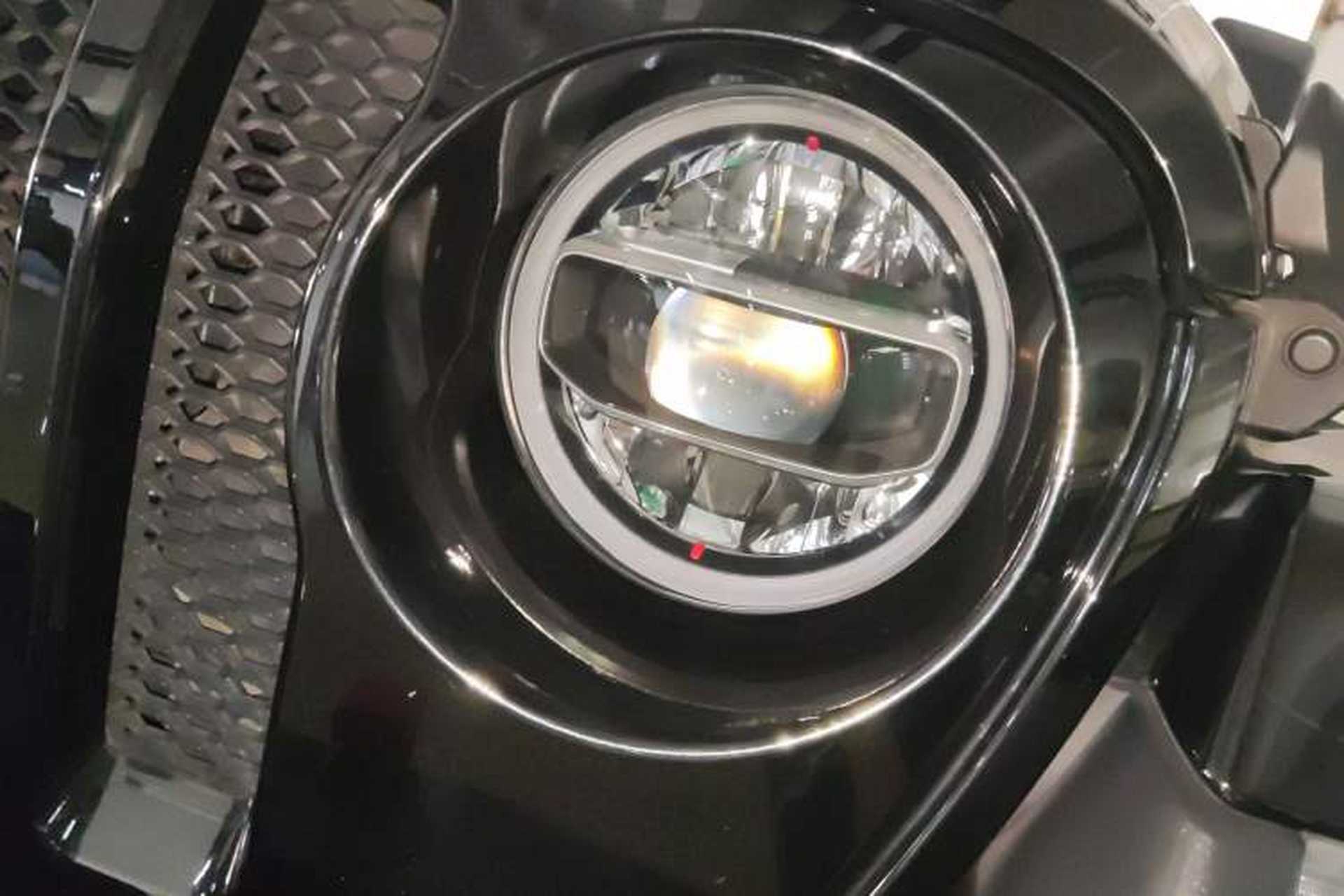 Used Jeep Wrangler 2019 2.0T Sahara Four-Door Version China VI Emission Standard Left Front Headlight