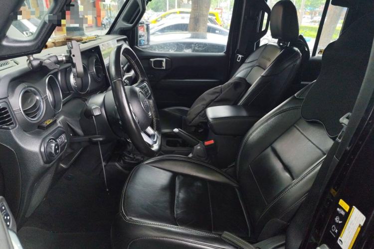 Used Jeep Wrangler 2019 2.0T Sahara Four-Door Version China VI Emission Standard Left Front Seat
