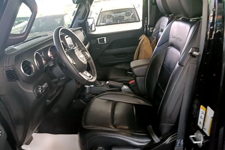 Used Jeep Wrangler 2019 2.0T Sahara Four-Door Version China VI Emission Standard Left Front Seat