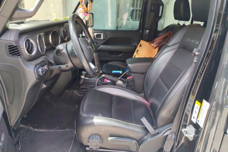 Used Jeep Wrangler 2019 2.0T Sahara Four-Door Version China VI Emission Standard Left Front Seat