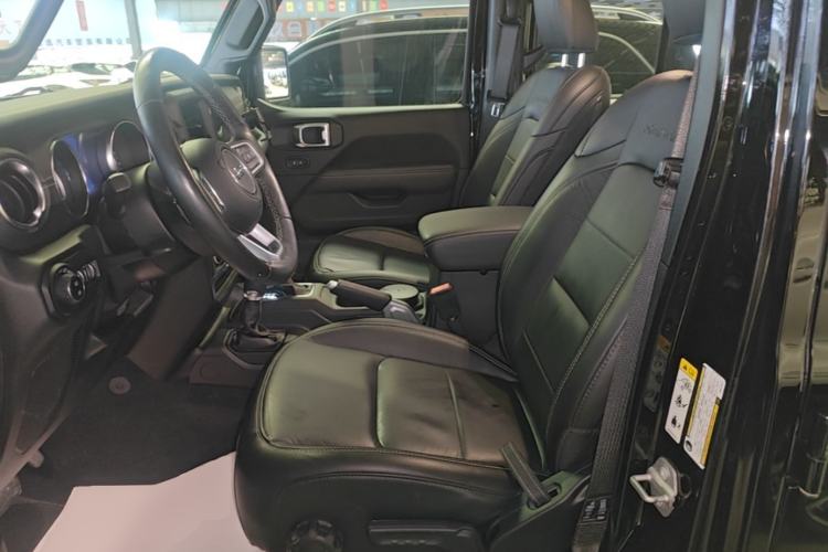 Used Jeep Wrangler 2019 2.0T Sahara Four-Door Version China VI Emission Standard Left Front Seat