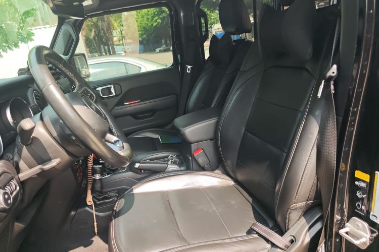 Used Jeep Wrangler 2019 2.0T Sahara Four-Door Version China VI Emission Standard Left Front Seat