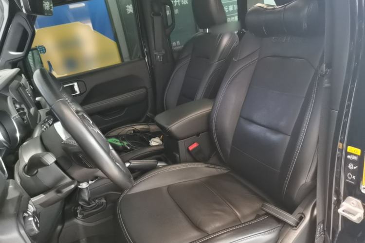 Used Jeep Wrangler 2019 2.0T Sahara Four-Door Version China VI Emission Standard Left Front Seat