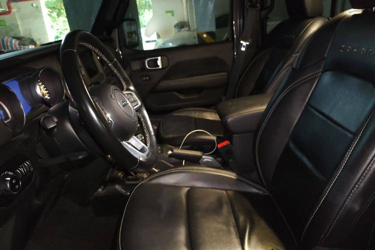 Used Jeep Wrangler 2019 2.0T Sahara Four-Door Electric Convertible China VI Emission Standard Left Front Seat