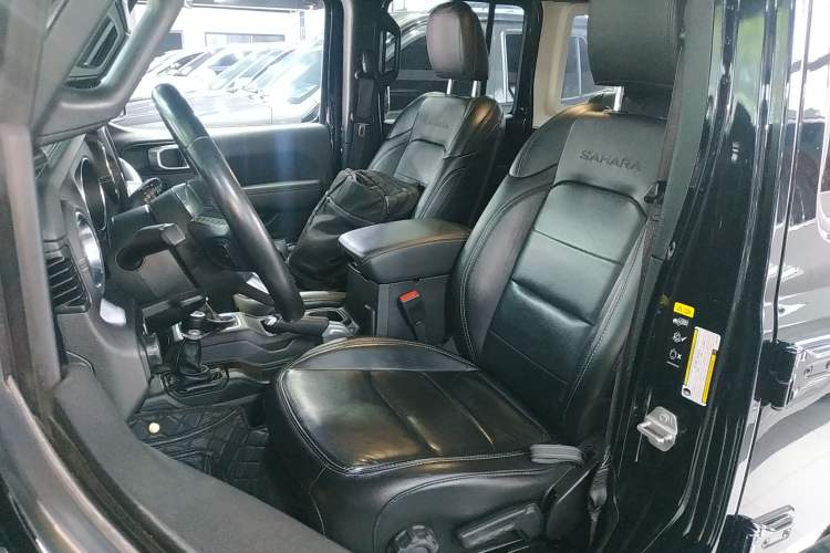 Used Jeep Wrangler 2019 2.0T Sahara Four-Door Version China VI Emission Standard Left Front Seat
