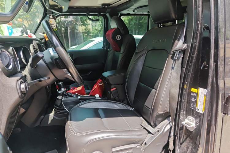 Used Jeep Wrangler 2019 2.0T Sahara Four-Door Version China VI Emission Standard Left Front Seat