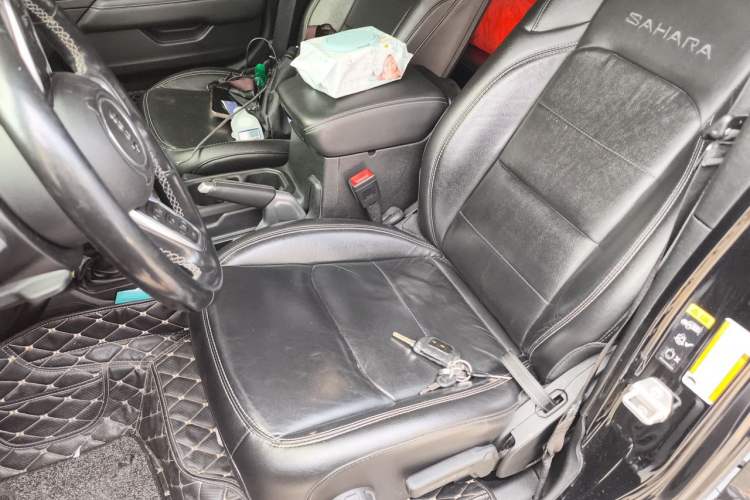 Used Jeep Wrangler 2019 2.0T Sahara Four-Door Version China VI Emission Standard Left Front Seat