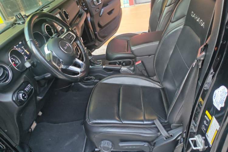 Used Jeep Wrangler 2019 2.0T Sahara Four-Door Version China VI Emission Standard Left Front Seat