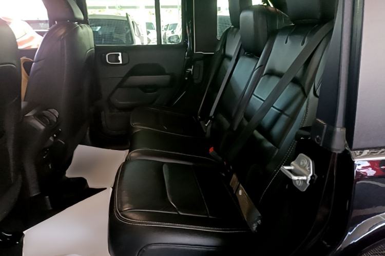 Used Jeep Wrangler 2019 2.0T Sahara Four-Door Version China VI Emission Standard Left Rear Seat