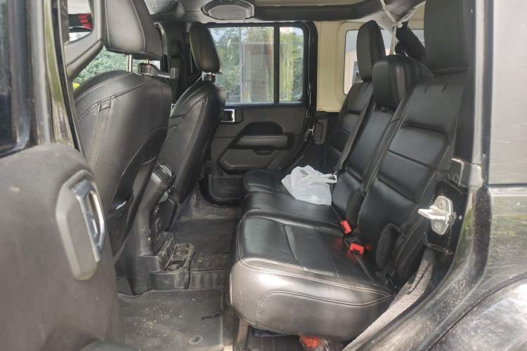 Used Jeep Wrangler 2019 2.0T Sahara 4-Door Version China V Standard Left Rear Seat