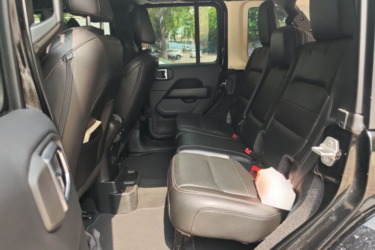Used Jeep Wrangler 2019 2.0T Sahara Four-Door Version China VI Emission Standard Left Rear Seat