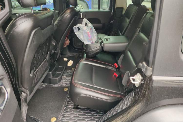 Used Jeep Wrangler 2019 2.0T Rubicon Four-Door Version China VI Emission Standard Left Rear Seat