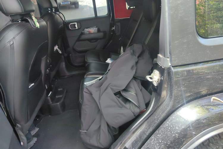 Used Jeep Wrangler 2019 2.0T Sahara 4-Door Version China V Standard Left Rear Seat