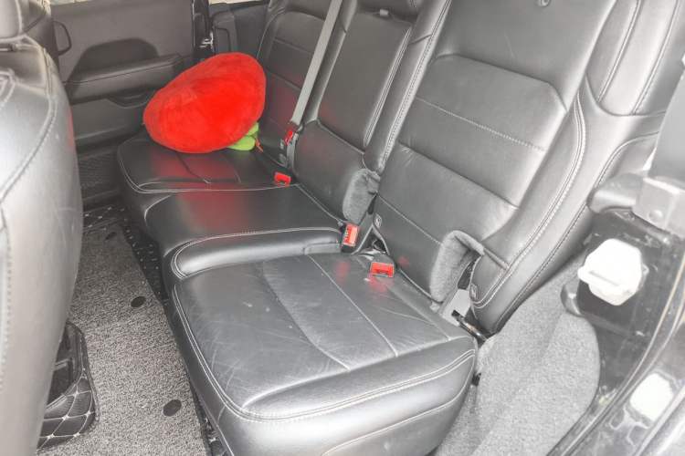 Used Jeep Wrangler 2019 2.0T Sahara Four-Door Version China VI Emission Standard Left Rear Seat