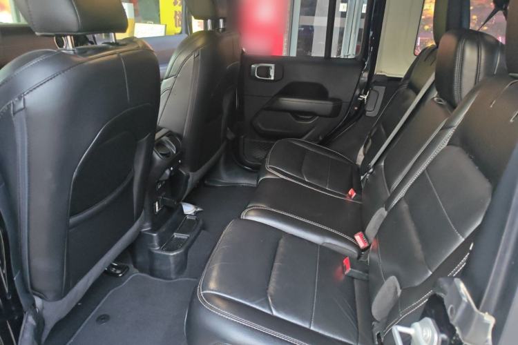 Used Jeep Wrangler 2019 2.0T Sahara Four-Door Version China VI Emission Standard Left Rear Seat
