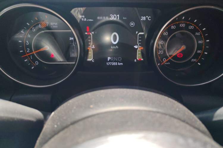 Used Jeep Wrangler 2019 2.0T Sahara Four-Door Version China VI Emission Standard Odometer Close Up