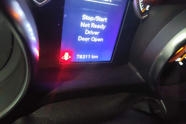 Used Jeep Wrangler 2019 2.0T automatic four-door hardtop parallel imported vehicle Odometer Close Up