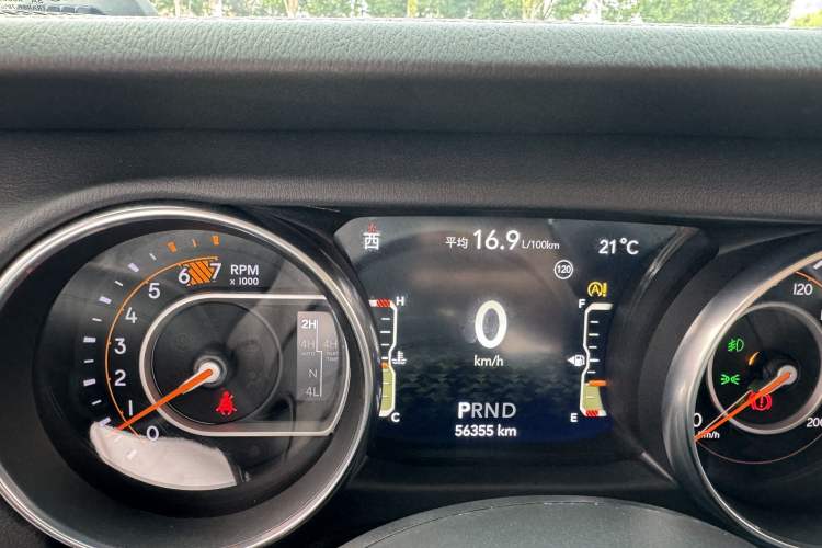 Used Jeep Wrangler 2019 2.0T Sahara Four-Door Version China VI Emission Standard Odometer Close Up