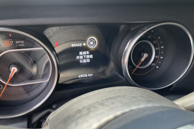Used Jeep Wrangler 2019 2.0T Sahara 4-Door Version China V Standard Odometer Close Up