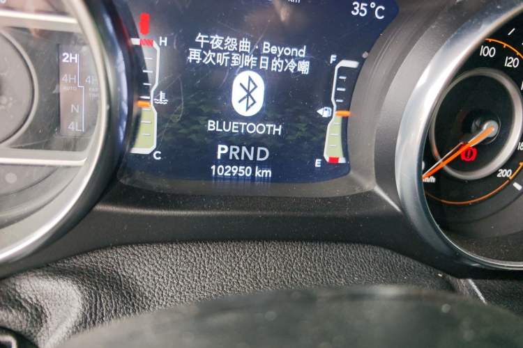 Used Jeep Wrangler 2019 2.0T Sahara Four-Door Version China VI Emission Standard Odometer Close Up