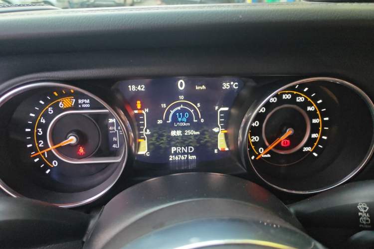 Used Jeep Wrangler 2019 2.0T Sahara Four-Door Version China VI Emission Standard Odometer Close Up
