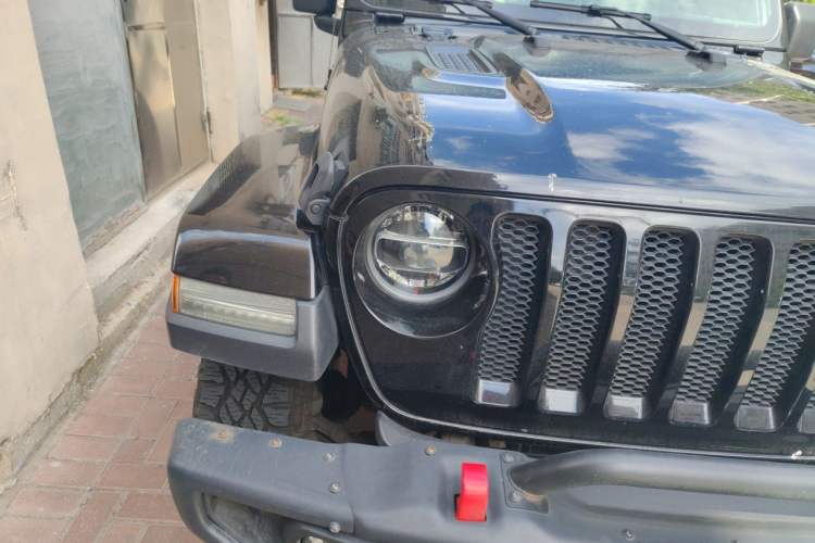 Used Jeep Wrangler 2019 2.0T Sahara Four-Door Version China VI Emission Standard Right Front Headlight