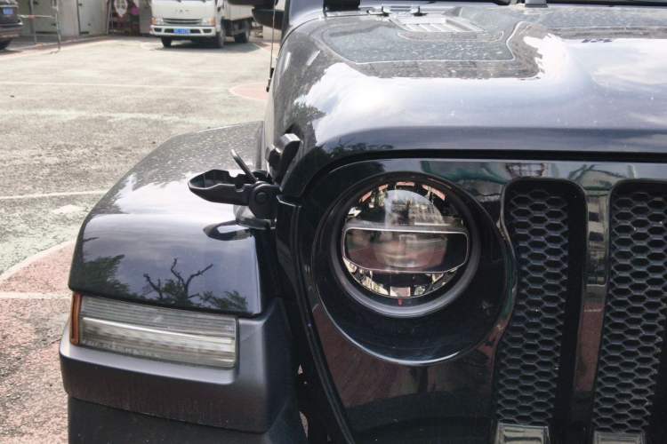 Used Jeep Wrangler 2019 2.0T Sahara Four-Door Electric Convertible China VI Emission Standard Right Front Headlight