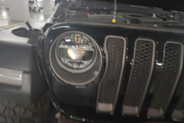 Used Jeep Wrangler 2019 2.0T Rubicon Four-Door Version China VI Emission Standard Right Front Headlight