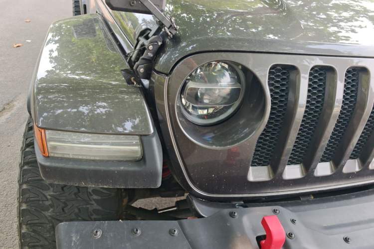 Used Jeep Wrangler 2019 2.0T Sahara Four-Door Version China VI Emission Standard Right Front Headlight