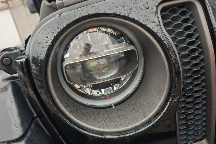 Used Jeep Wrangler 2019 2.0T Rubicon Four-Door Version China VI Emission Standard Right Front Headlight