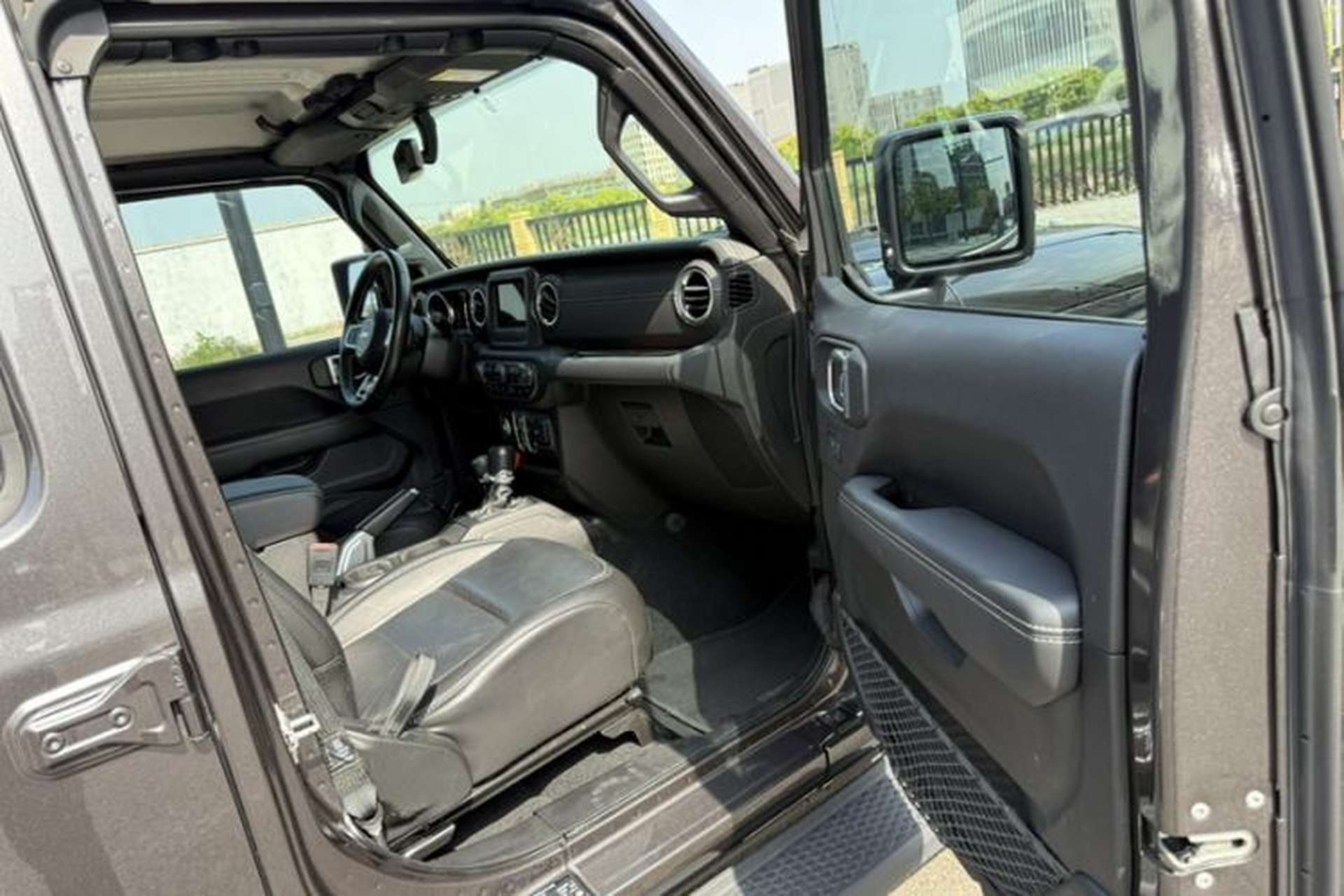Used Jeep Wrangler 2019 2.0T Sahara Four-Door Version China VI Emission Standard Right Front Seat