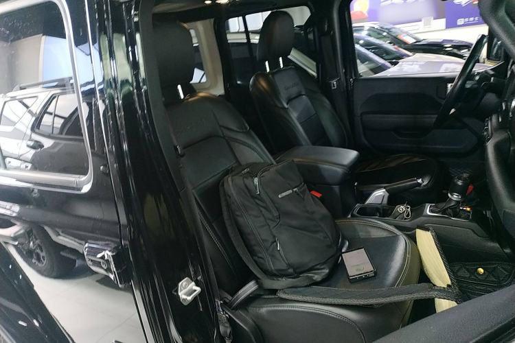 Used Jeep Wrangler 2019 2.0T Sahara Four-Door Version China VI Emission Standard Right Front Seat